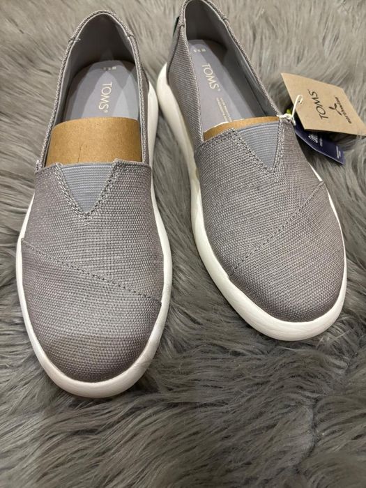 Продам нові жіночі сліпони Toms р-р 36