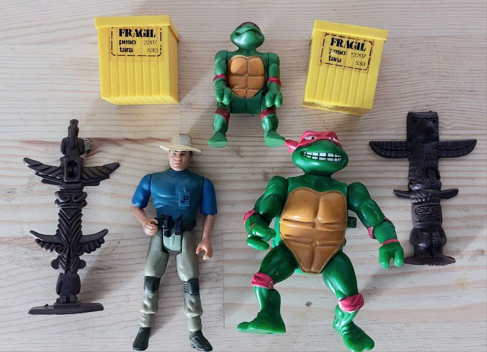 Bonecos antigos, tartaruga ninja e cowboy