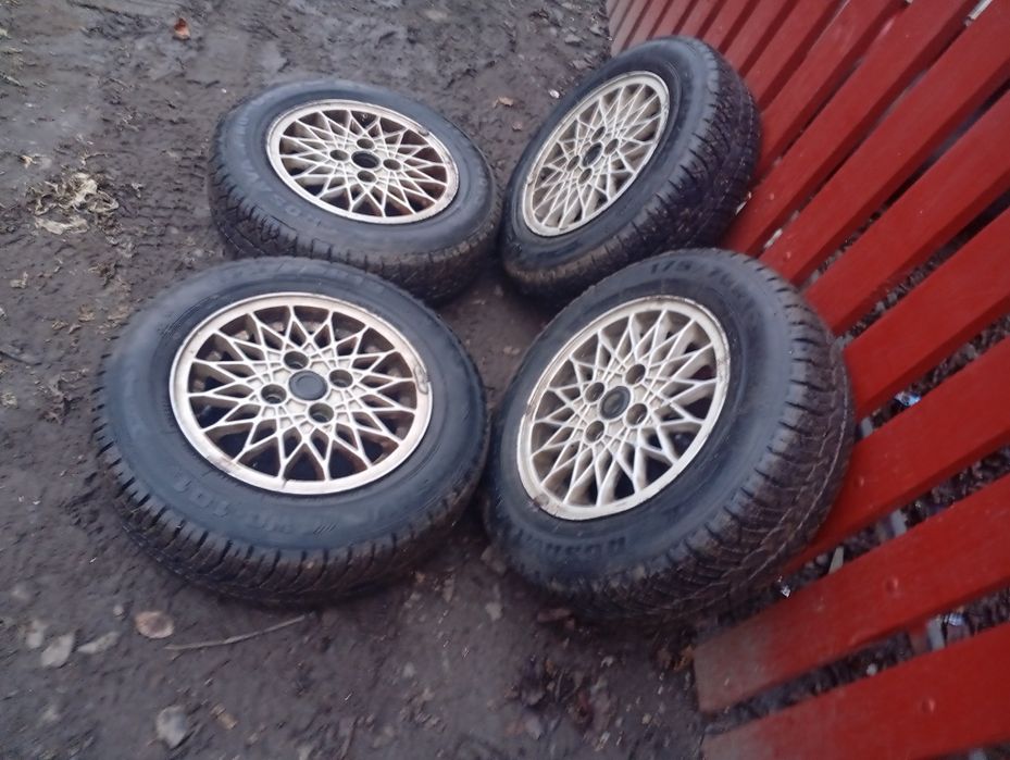Продам комплект коліс р13 м+с