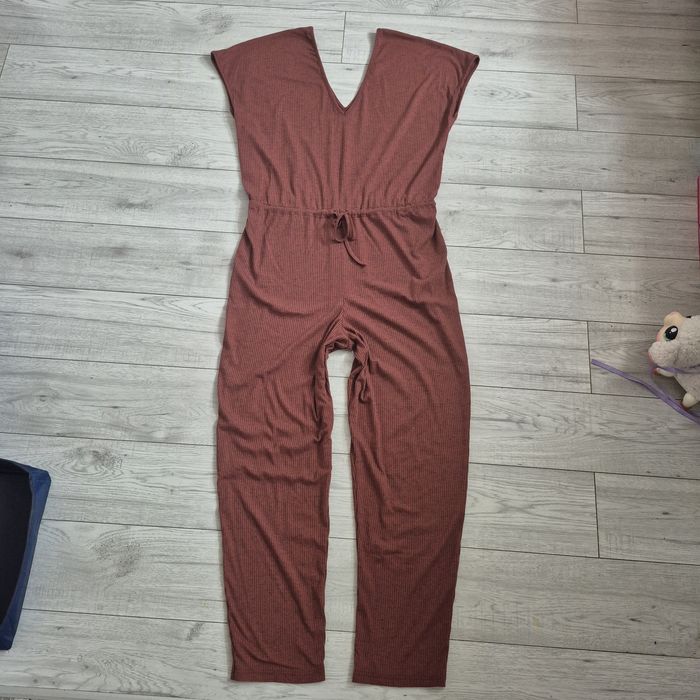 Piękny ceglany kombinezon damski, prazek, Asos, r 44