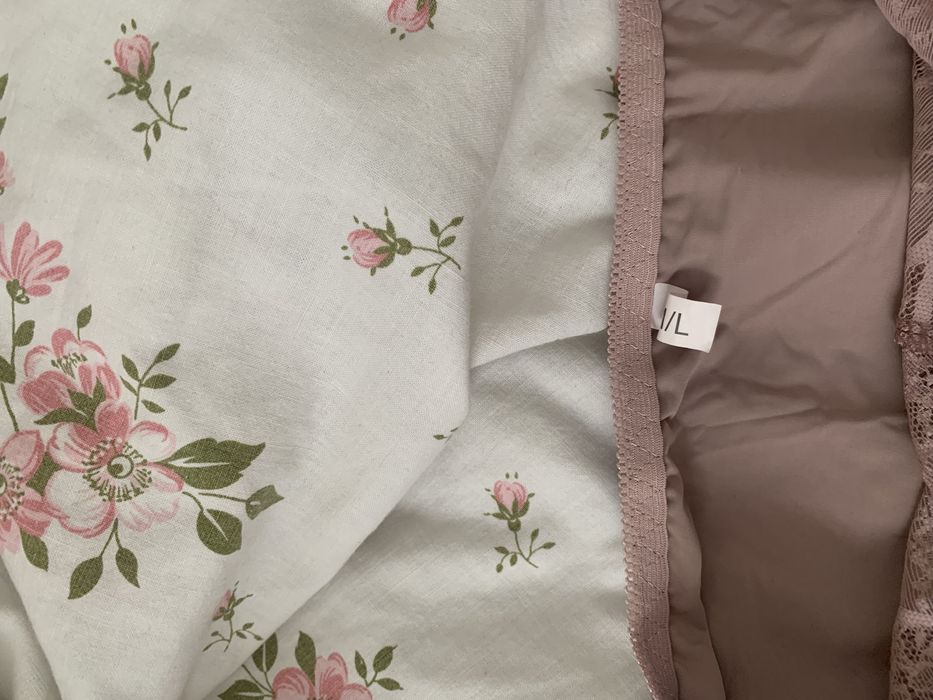 Majtki rozmiar m l stringi figi czarne różowe koronkowe piękne
