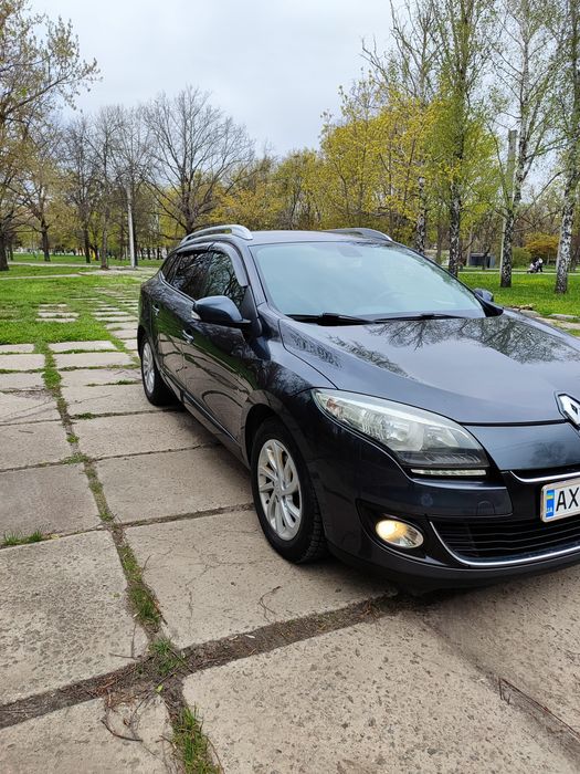 Продам семейный автомобиль меган3