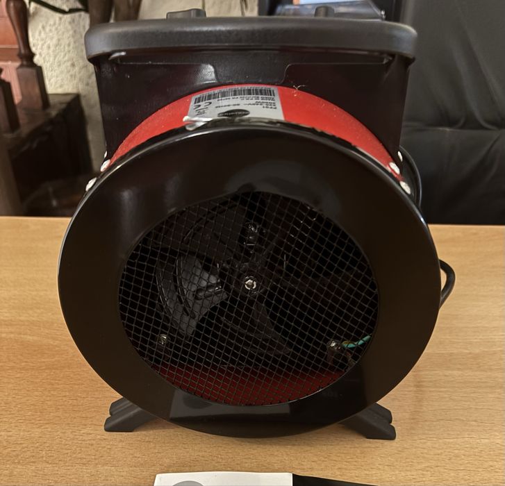 Aquecedor cerâmico elétrico portátil, Equation 2 kW, nunca usado.