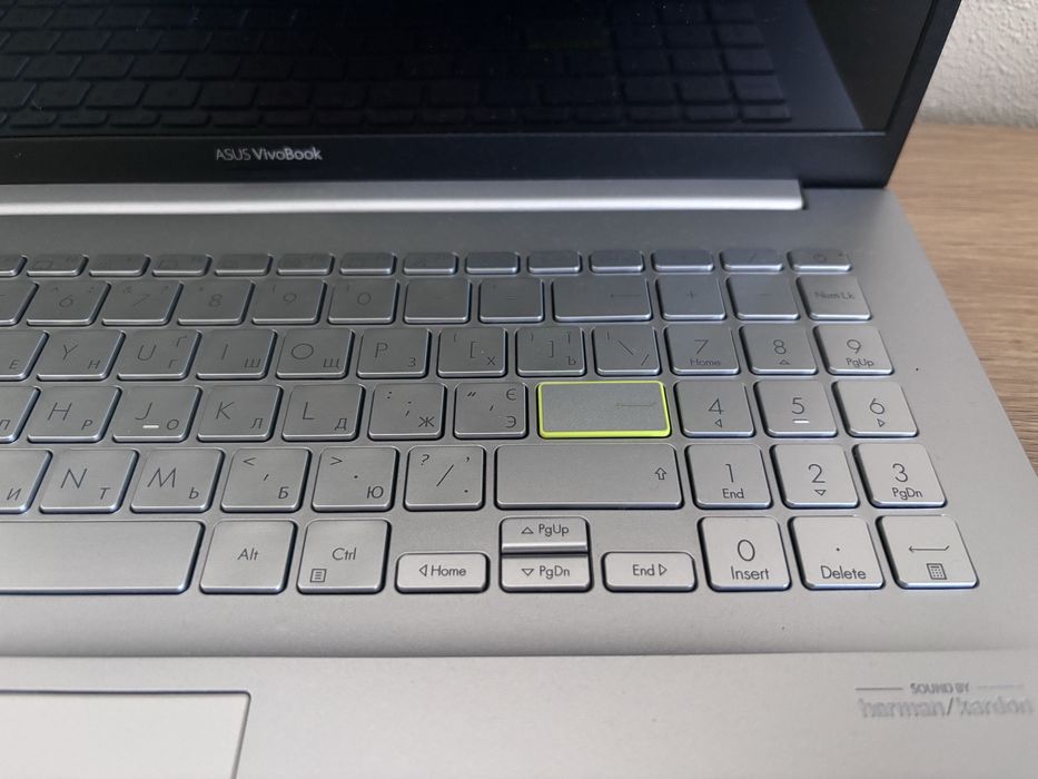 Asus vivo book k513e OLED 15.6 / i5 / 16gb / ssd 512gm /mx330 2gb