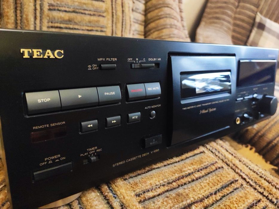 Касетна дека TEAC-V1050