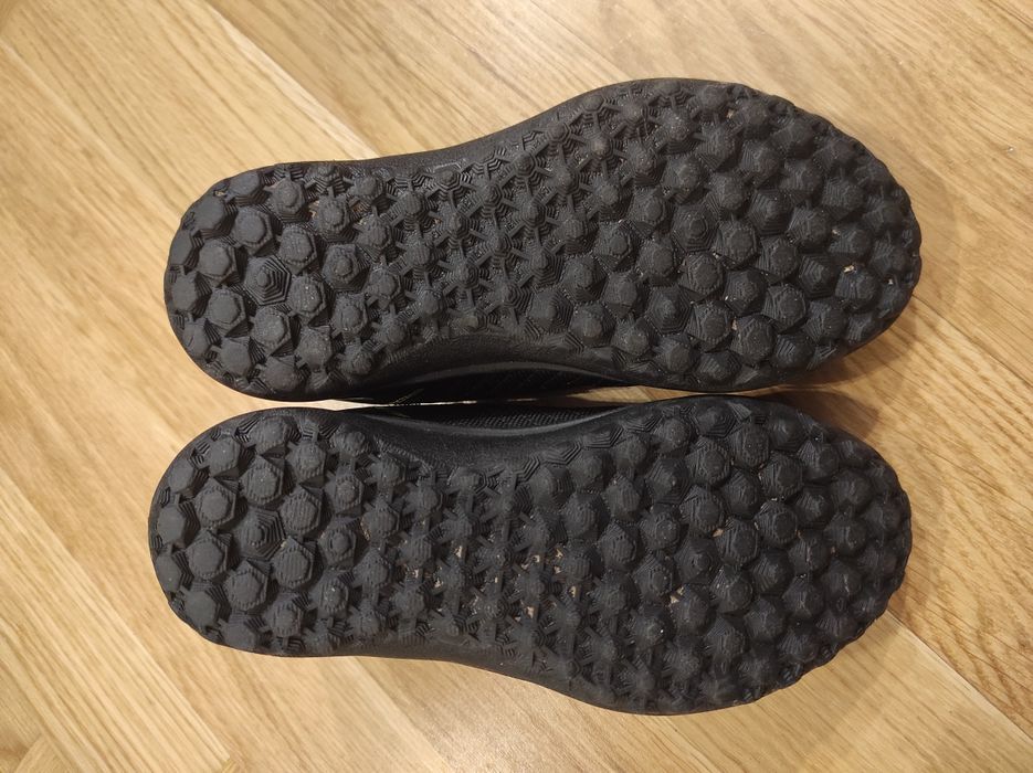 Buty do piłki nożnej, korki Decathlon r. 28