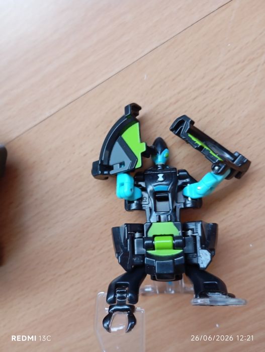 Relógio Ben 10 com 2figuras
