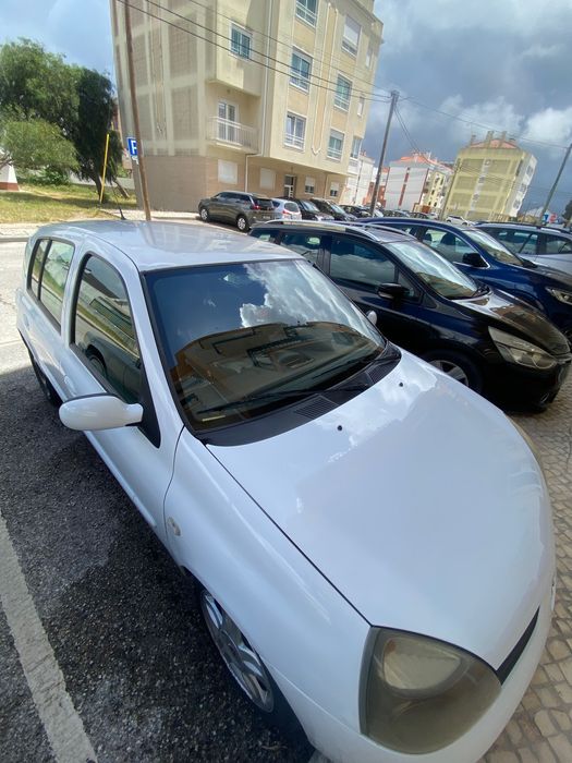 Carro Clio em quinta do conde