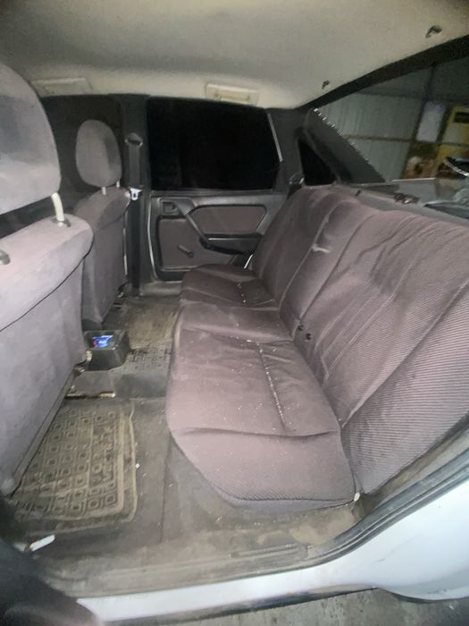 Opel Vecktra a 1992 1.8 бензин