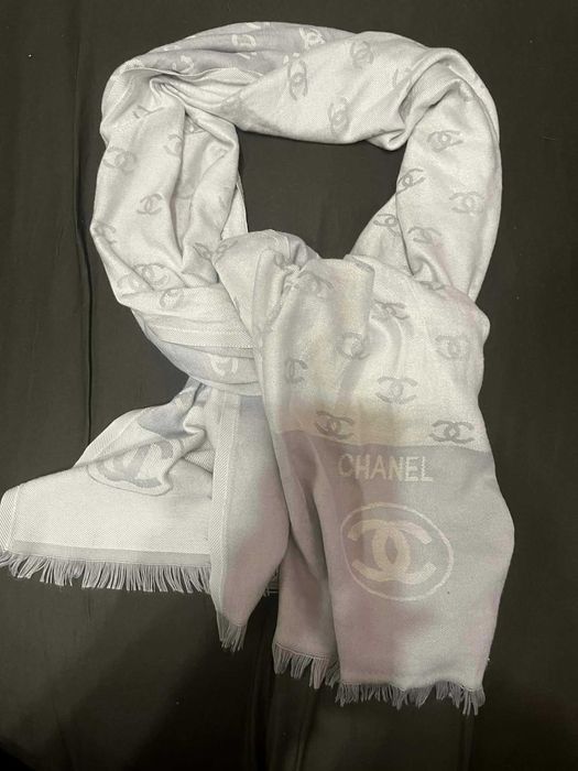 Elegancki szalik w stylu Chanel