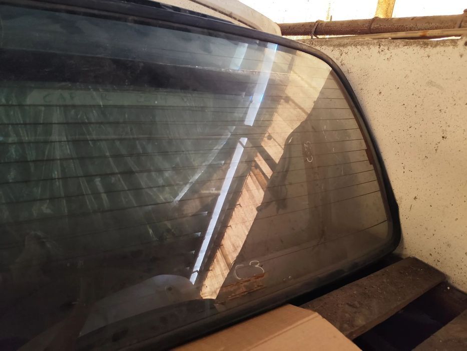 Toyota Hiace - ÓCULO VIDRO TRASEIRO MALA
