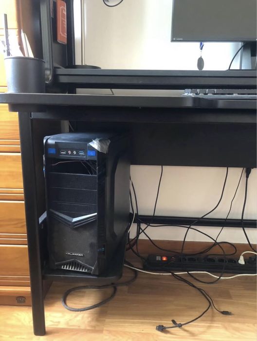 Secretária gaming Fredde