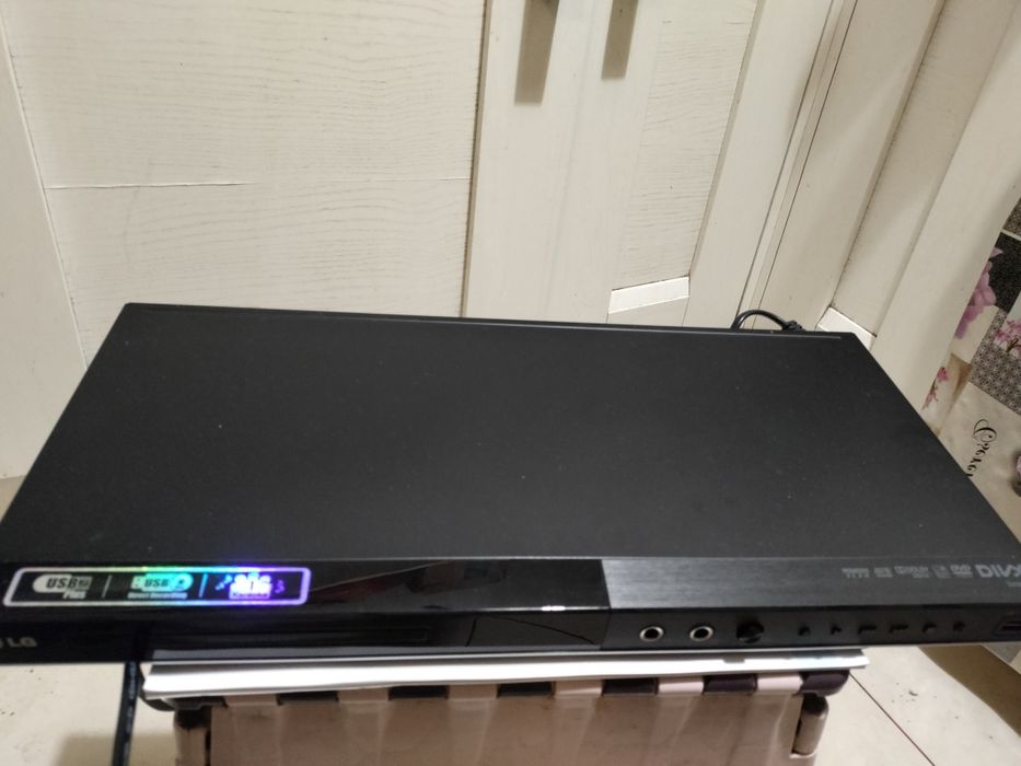 DVD-плеер LG DVX697K