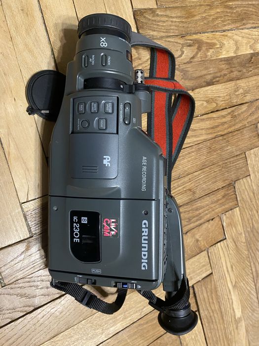 Відеокамер  Grundig  ic230E