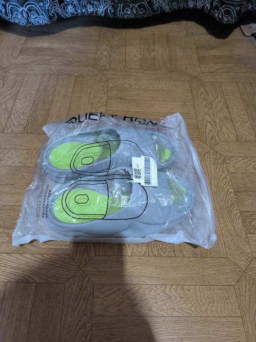 Новые сланцы, шлепанцы