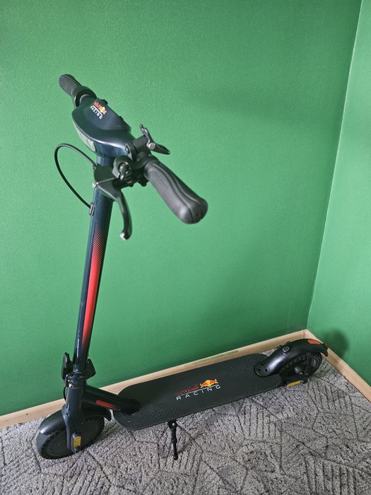 Hulajnoga elektryczna Red bull