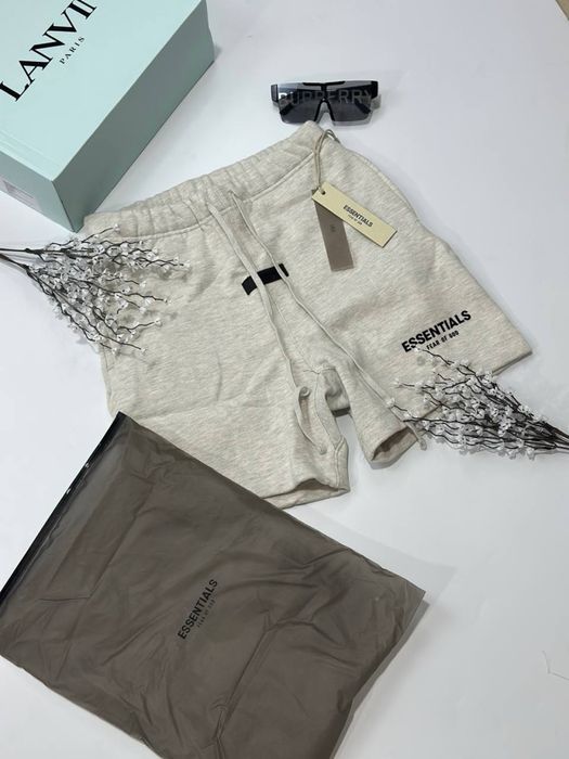 Шорти essentials нові