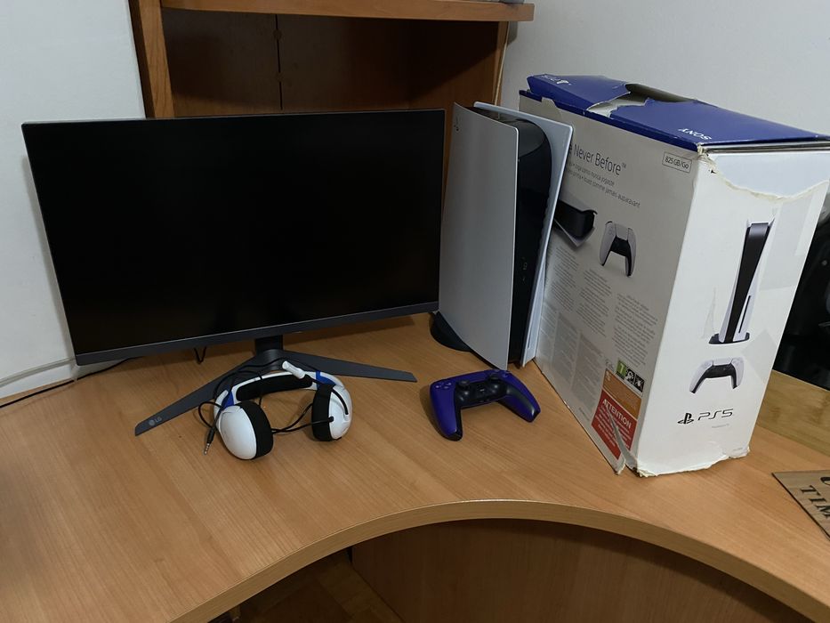PS5 825GB + Monitor LG Gaming 24” + Comando + Headset – Tudo como novo
