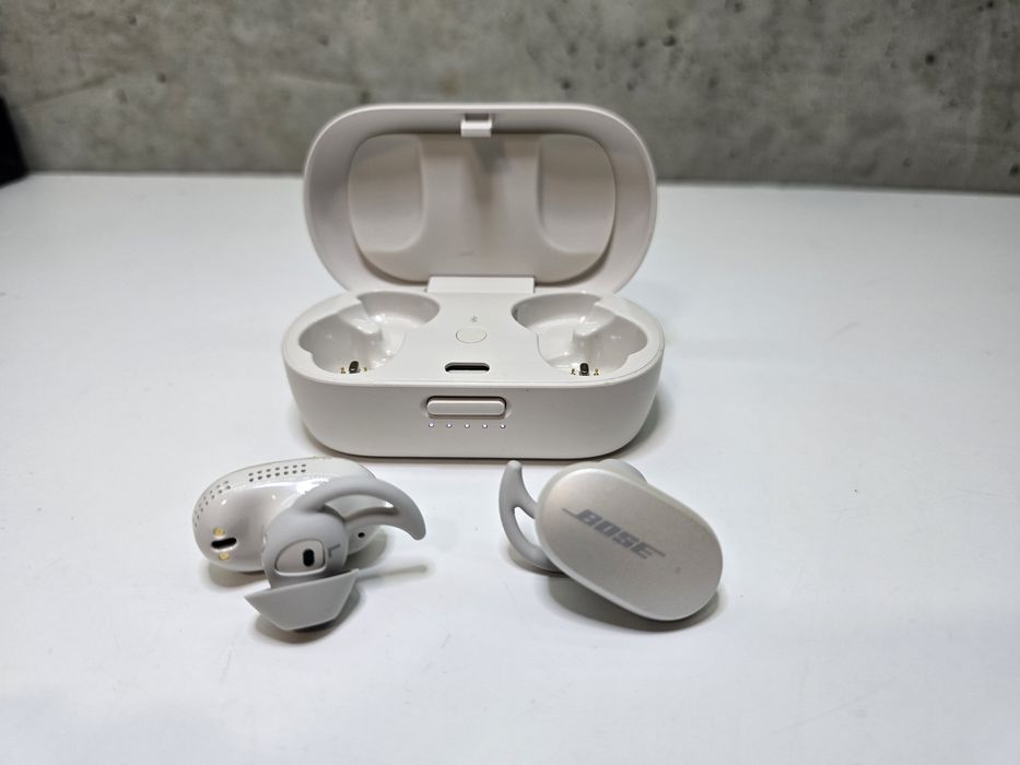 新品✨BOSE QUIETCOMFORT EARBUDS 旧型 ホワイト bose quietcomfort earbuds - навушники та аксесуари - OLX.ua