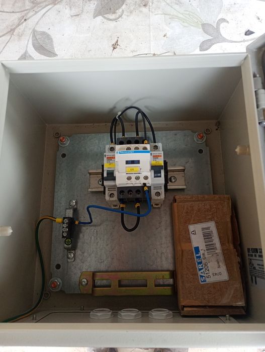 Продам Електричну шафу керування з Контактором Telemecanique Lc1d 20A