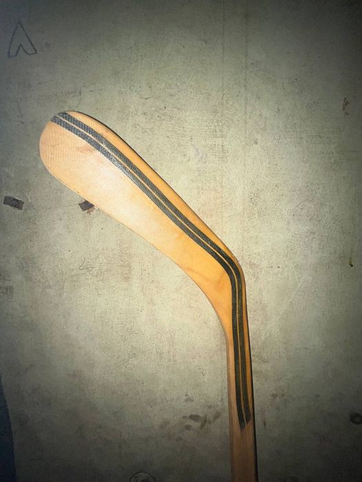 Продаю Клюшку так як останній місяць зими