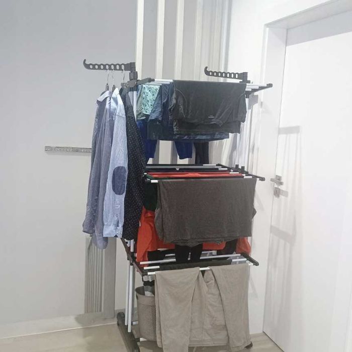 Duża Mocna Suszarka Na Pranie Składana Pionowa Stojąca Czarna Biała