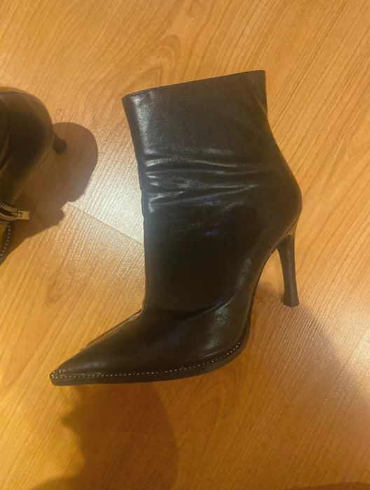 botas pretas com brilhantes , nunca usadas tamanho 37 da zara