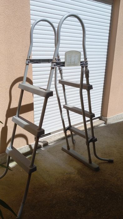 Escada bestway como nova