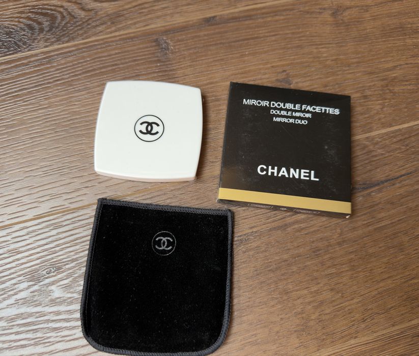 Lusterko Chanel białe