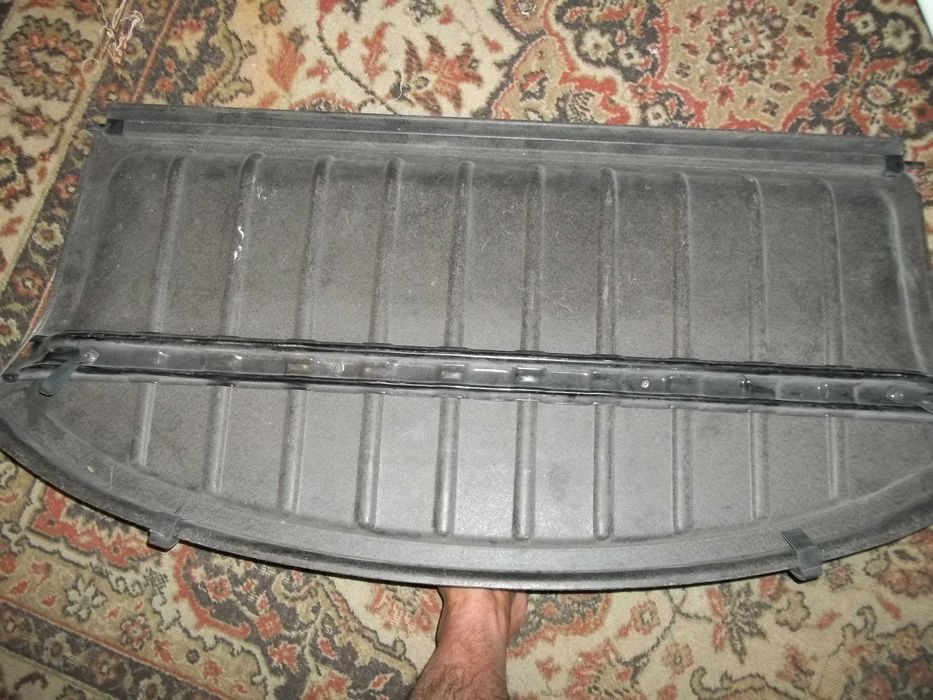 задняя шторка багажника целая