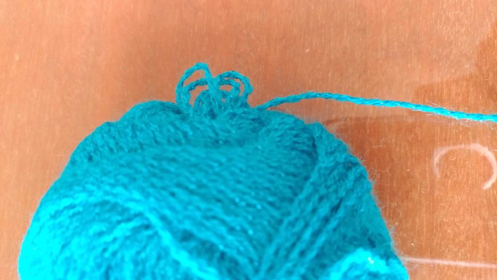 10 motków włóczki  100% synthetic