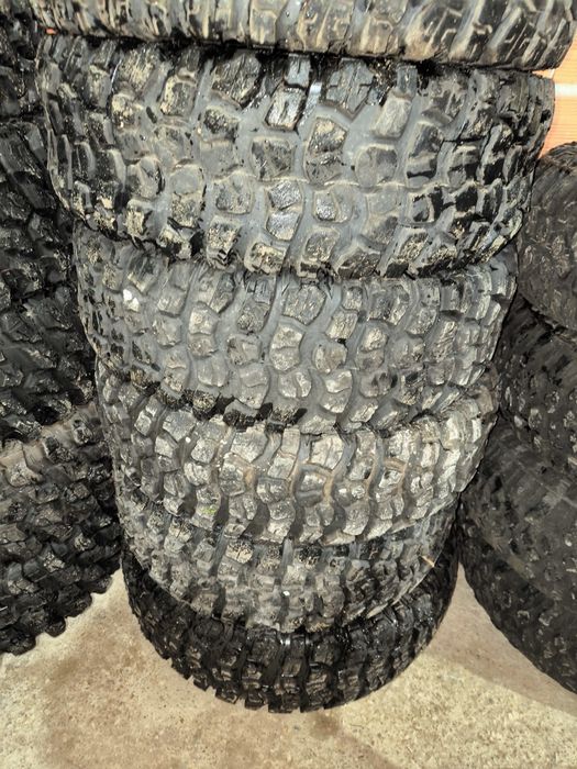 Vendo pneus 32x10r15 ou 32x10r16 ou30x10.r15 ou 255x75r15 ou 30x10r14