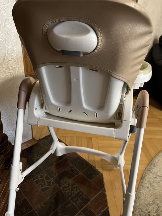 Стілець для годування