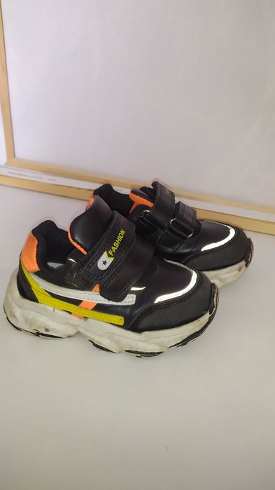 Дитячі кросівки, взуття