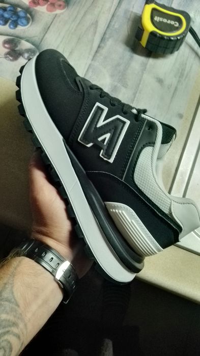 Жіночі кросівки.Нові