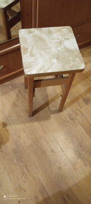 taboret drewniany PRL
