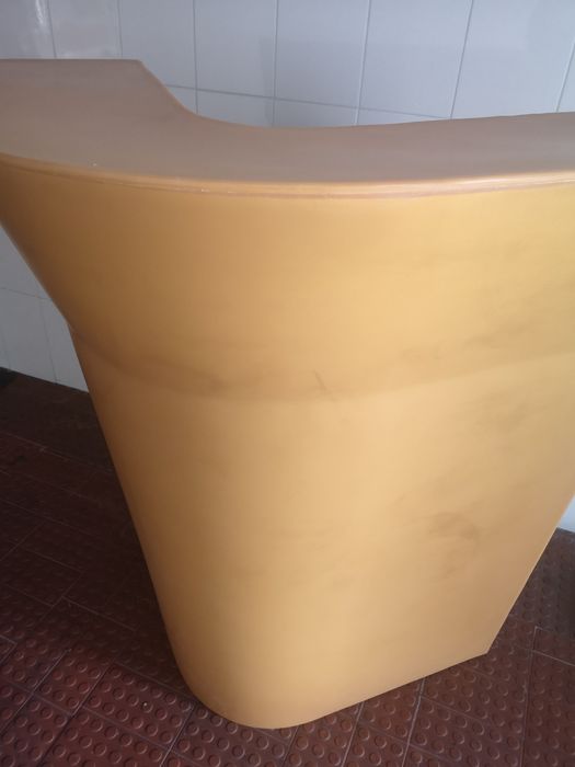 Balcão em plastico cor ouro para qualquer utilização