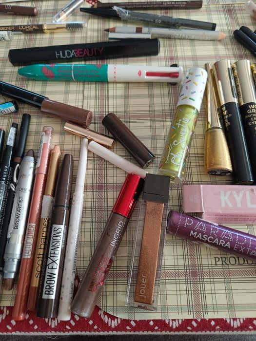 Kredka do brwi oczy konturówka eyeliner Maybelline nyx kiko loreal