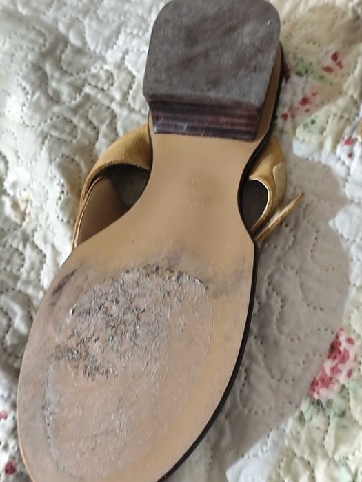 Chinelos mango usados uma vez