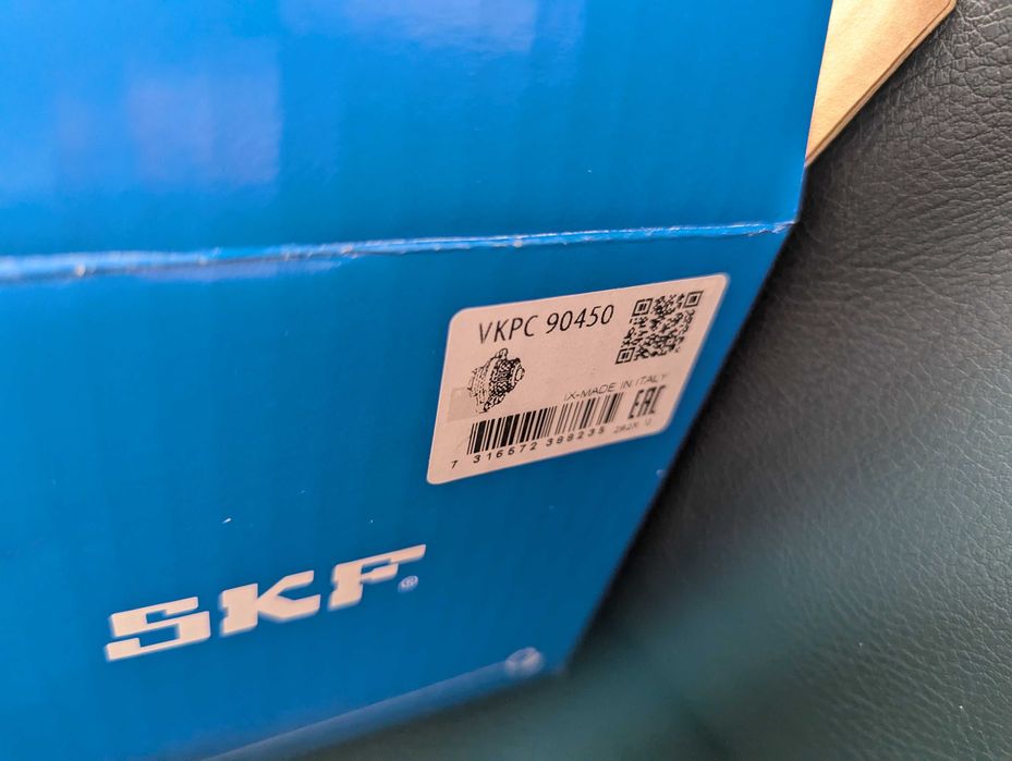 SKF VKMC90008 Комплект ГРМ (ремінь + ролик + водяний насос)