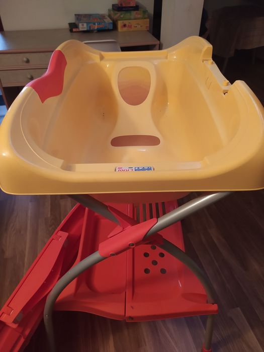 Fraldario com banheira