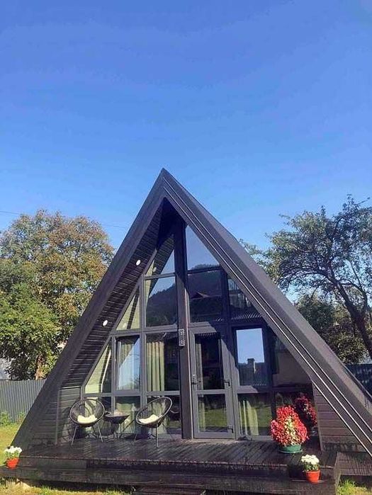 Зняти трикутній котедж в Горах. Сколе