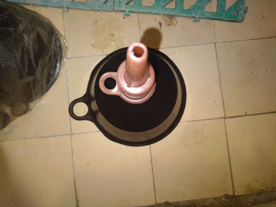 Лійка для бензини