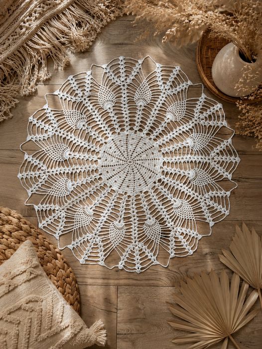 Serweta Boho robiona na szydełku szydełkowana serwetka handmade  obrus na mały stół