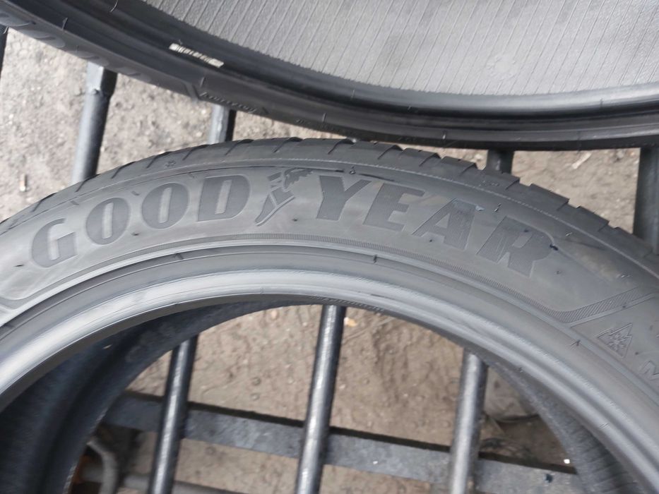 Opony caloroczne 245.45.19 Goodyear 2023 rok
