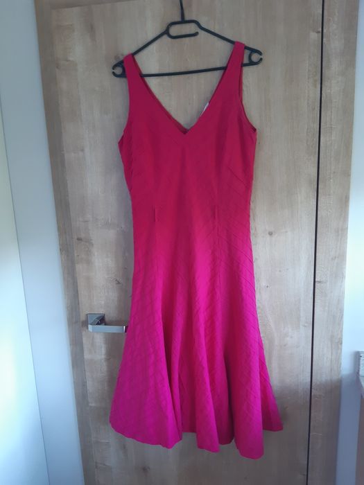 Piękna bawełniana sukienka o kolorze fuksjowo-różowym