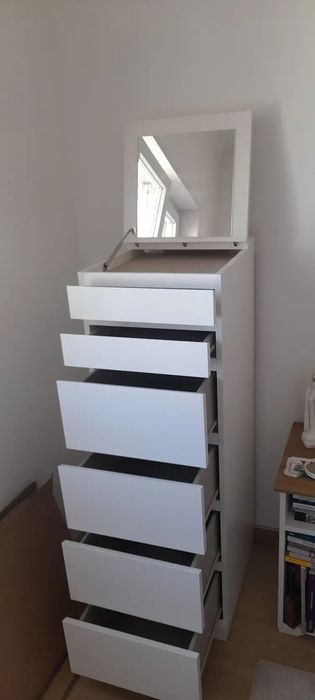 Cómoda Ikea com 6 Gavetas e Espelho