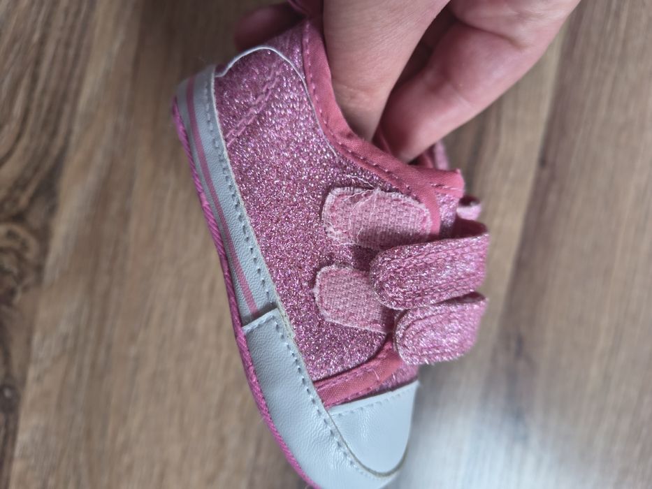 Buty, adidaski niechodki dla dziewczynki