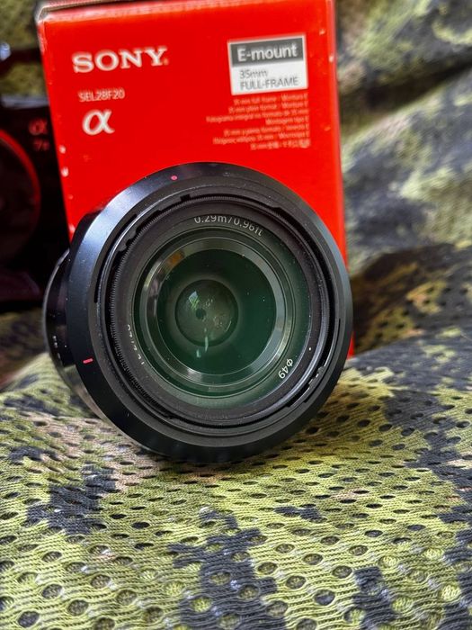 Об'єктив Sony FE  28  f/2