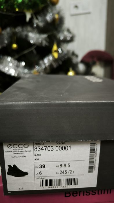 Кросівки жіночі фірмові